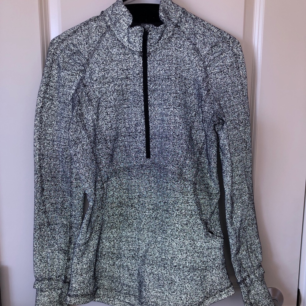 Lululemon reflective 1/2 zip size 6